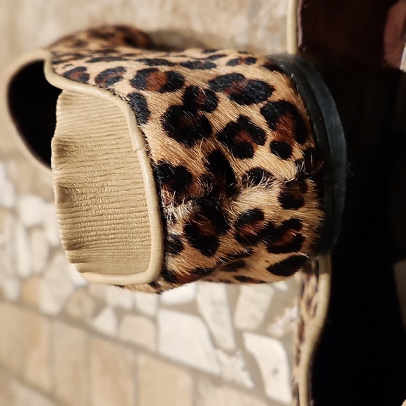 BCBGMaxAzria Animal print leather loafers size 7 - Picture 7 of 9